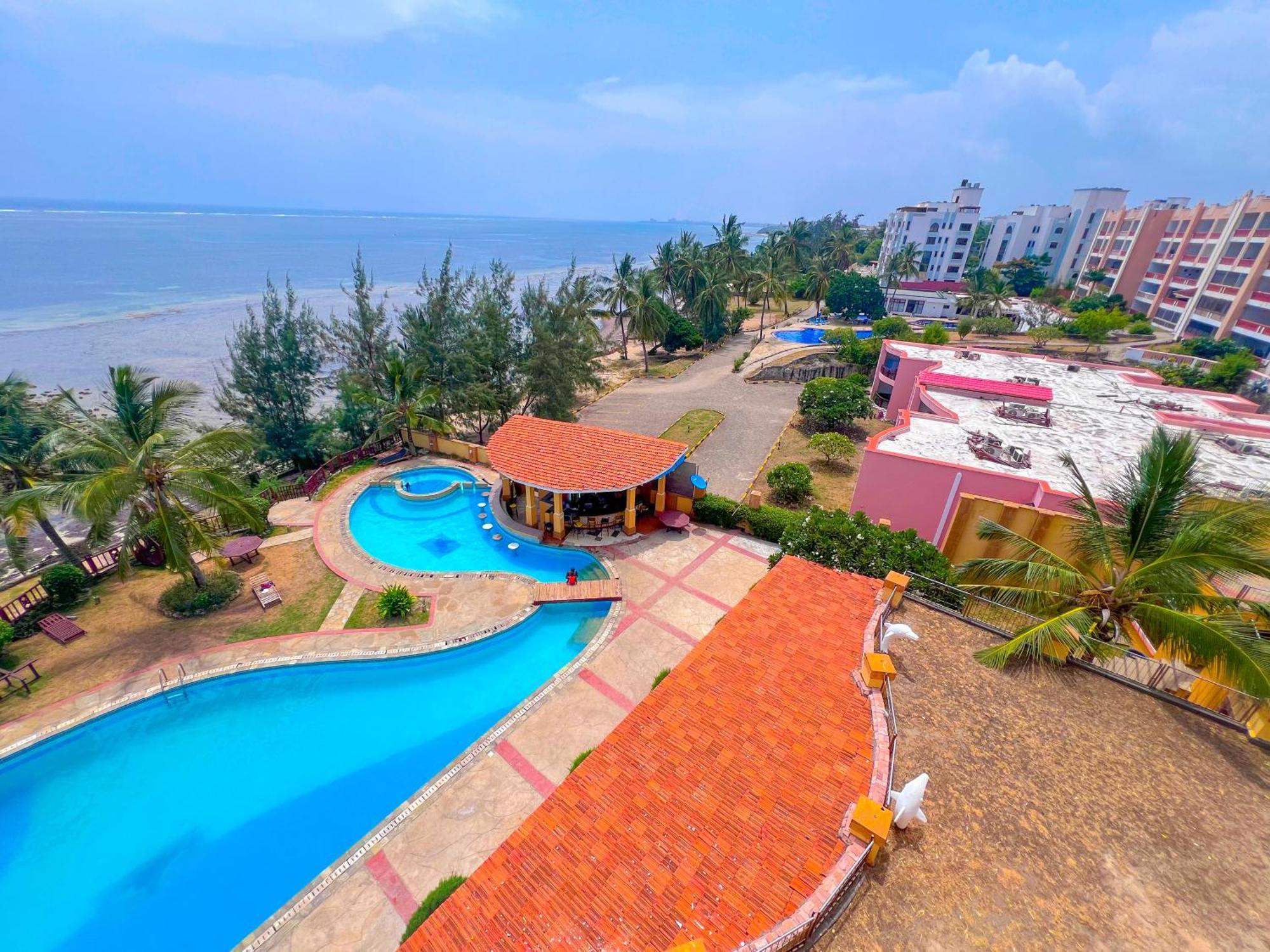 Shanzu Reef Beachfront Apartament *