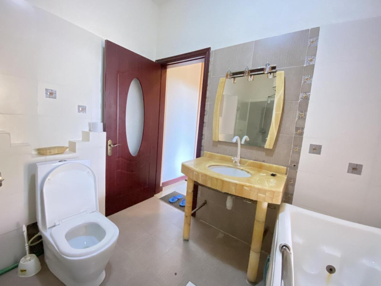 Shanzu Reef Beachfront Apartament
