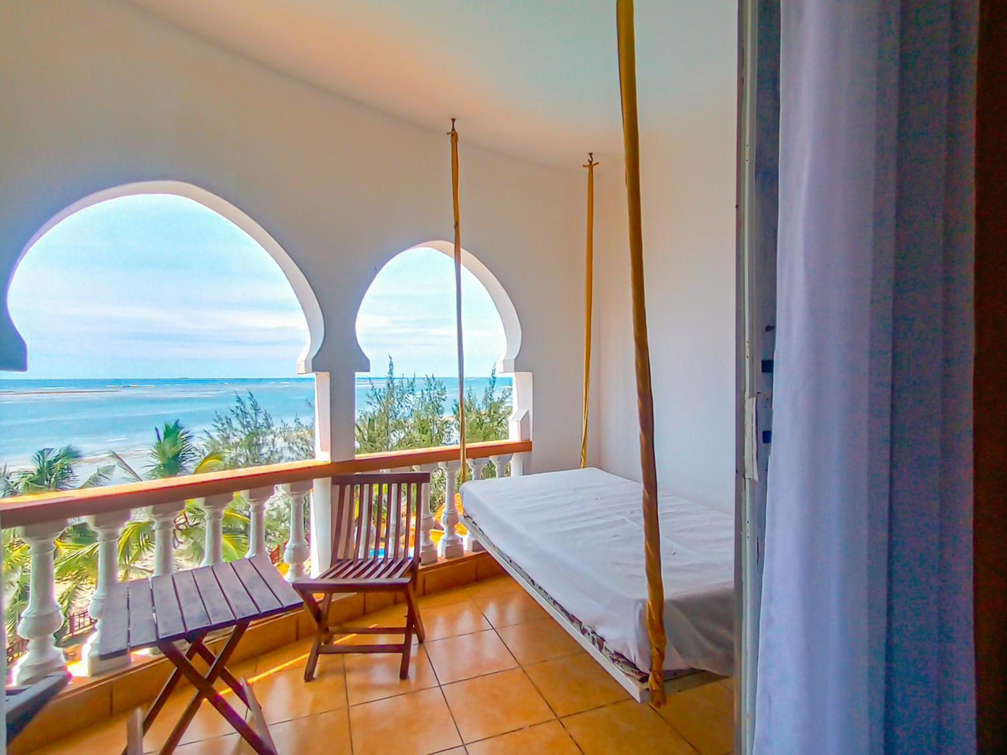 Shanzu Reef Beachfront Apartament *